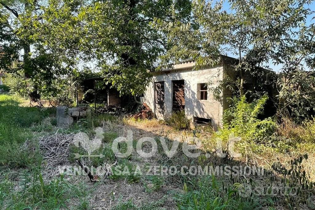 Rustico / Casale di 250 m² con 4 locali a Villafra - Altro