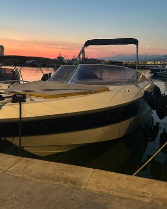 Motoscafo Cranchi Csl27 molto elegante e sportivo