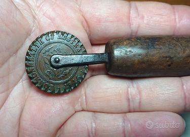 Rotella per pasta con moneta 1Penny Australia 1916