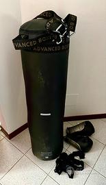 Sacco da boxe, guantoni e fasce