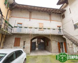 CASA DI CORTE AL PRIMO PIANO DA RISTRUTTURARE.