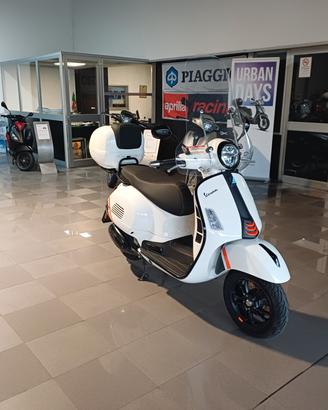 Piaggio Vespa 300 GTS SUPER SPORT