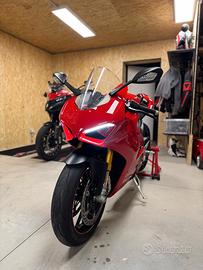 Ducati Panigale v4s v4 s