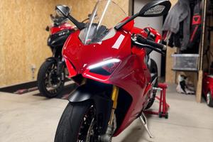 Ducati Panigale v4s v4 s