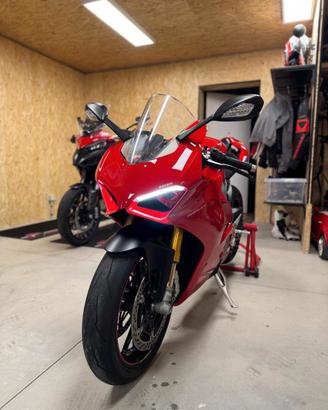 Ducati Panigale v4s v4 s