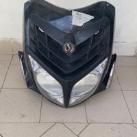 .Scudo anteriore SYM HD2 con fari e frecce