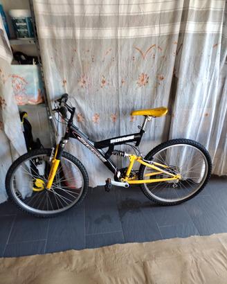 Mountain bike gialla ruote da 26