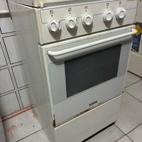 Lavatrice e fornetto elettrico