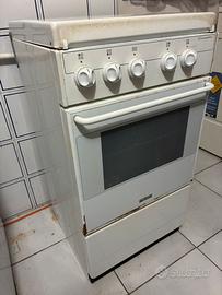 Lavatrice e fornetto elettrico