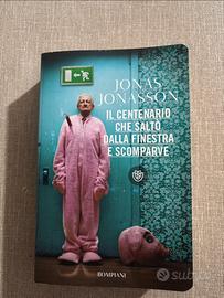 Il centenario che saltò dalla finestra e scomparve