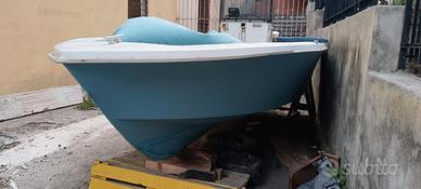 Barca con motore 