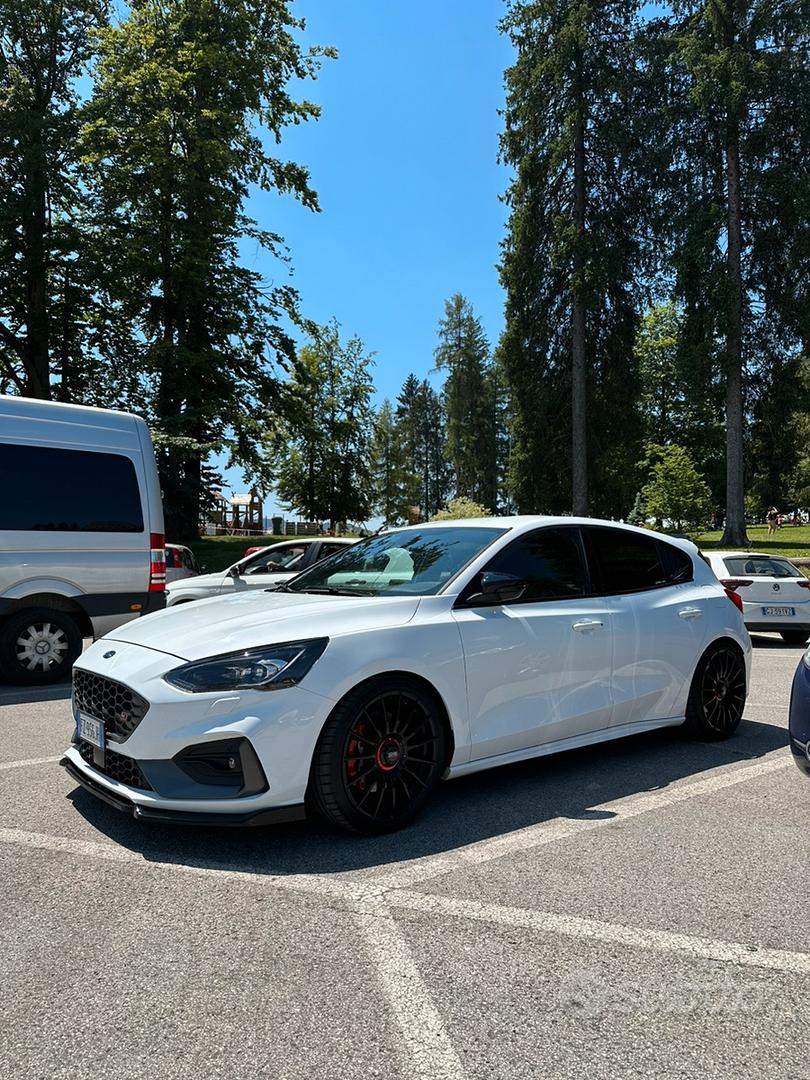 DIFFUSORE SPORTIVO NERO LUCIDO PER FORD PUMA ST-LINE (2019-)