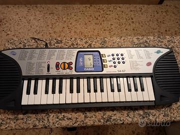 pianola Casio SA-67 