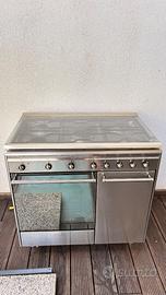 Cucina con piano cottura e forno SMEG