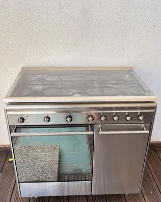Cucina con piano cottura e forno SMEG