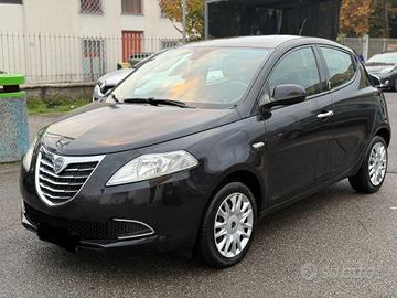 Lancia Ypsilon 1.2 69 CV 5 porte Platinum