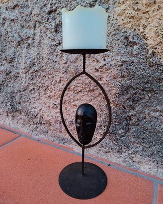 Portacandela in ferro battuto con maschera etnica