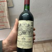 Bottiglia di vino villa antinori 1983