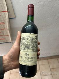 Bottiglia di vino villa antinori 1983