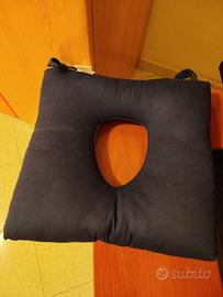 Cuscino antidecubito con foro centrale