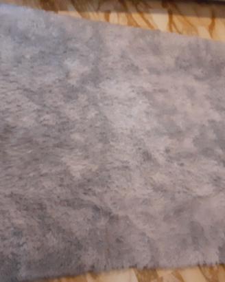 Tappeto a pelo lungo grigio