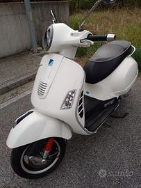Vespa 300 GTS Super