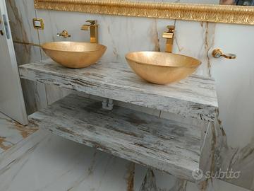 Due lavabi in ceramica sospesi e mobiletto 