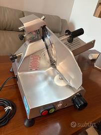 Affettatrice in acciaio