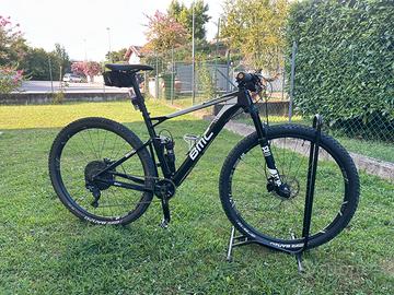 Bicicletta mountain bike