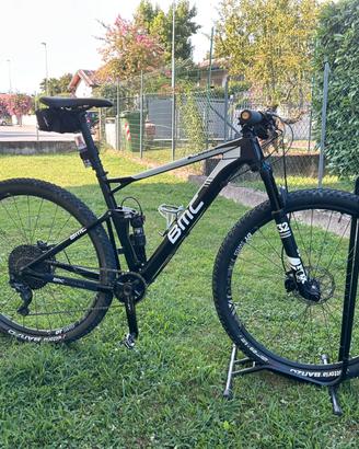 Bicicletta mountain bike