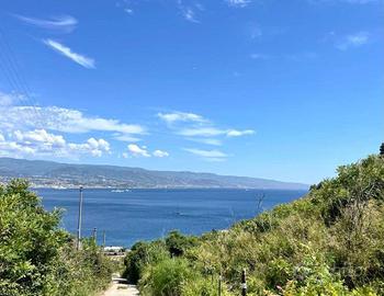 Panoramica dello Stretto: Rudere vista Mare con Gi