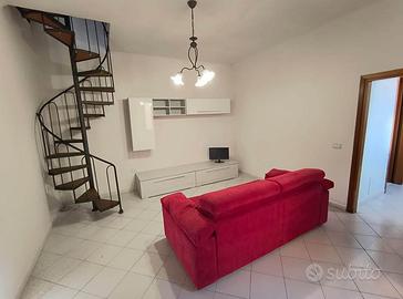 Appartamento con Terrazzo Ristrutturato e Arredato