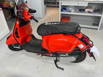 Piaggio Vespa GTS 300 hpe SuperSport Arancione
