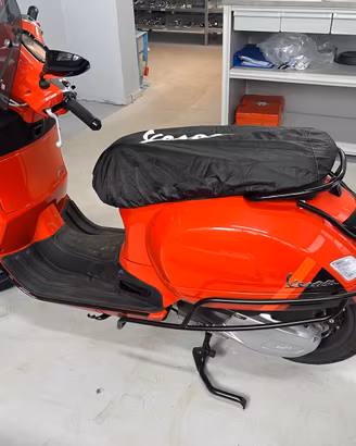 Piaggio Vespa GTS 300 hpe SuperSport Arancione