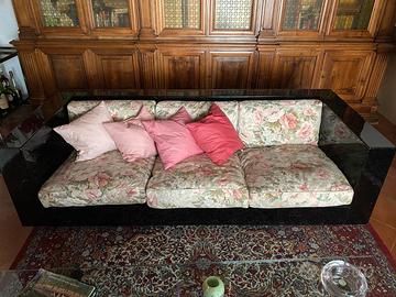 Divano Saratoga anni 70 laccato nero