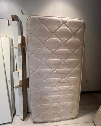 2 Materassi e  2 reti per bambini