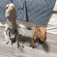 Jurassic World due dinosauri