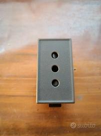 Presa 10A Siemens DELTA Futura art. 5UB9102