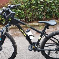 Mountain bike praticamente come nuova