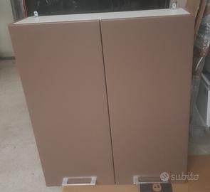 armadietto per il bagno con mensole in vetro