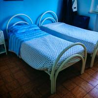 coppia lettini con rete e materassi