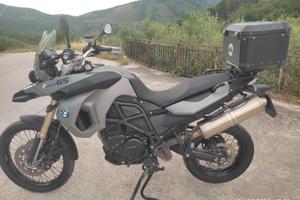 BMW F 800 GS con valige