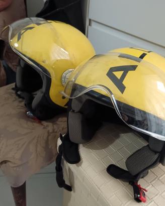 Numero 2 caschi moto