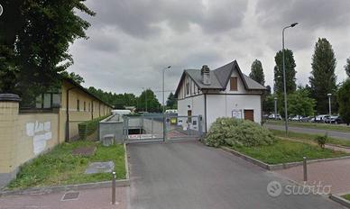 BOX DISPONIBILI SINGOLI E DOPPI IN VIA CAPECELATRO