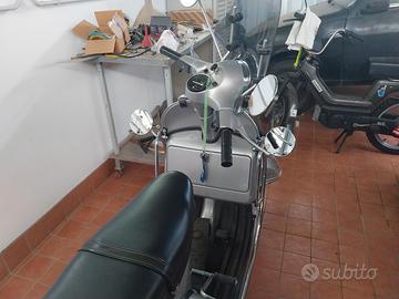 Vespa P200E