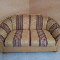 Divano con due poltrone 