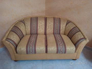 Divano con due poltrone 