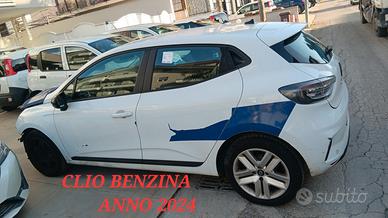 Renault Clio INCIDENTATA SINISTRATA MONDIALCARS 02