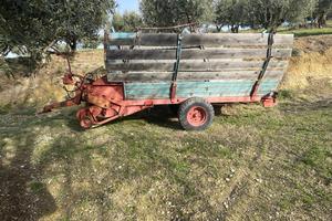 Autocaricante fieno targato rimorchio Mengele