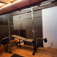 Panca multifunzione con lat machine e accessori